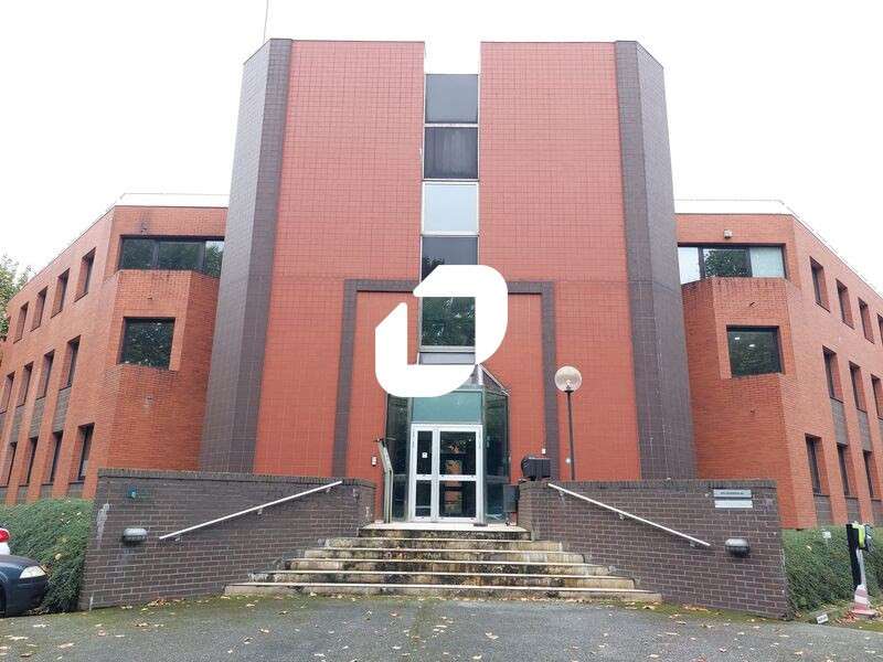 A louer Bureaux 1254m² Montigny le bretonneux