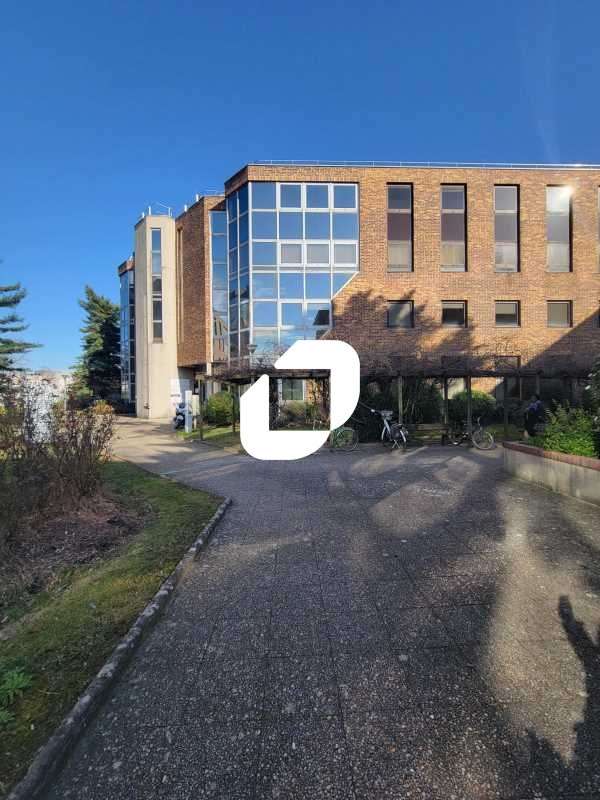 A louer Bureaux 885m² Saint denis