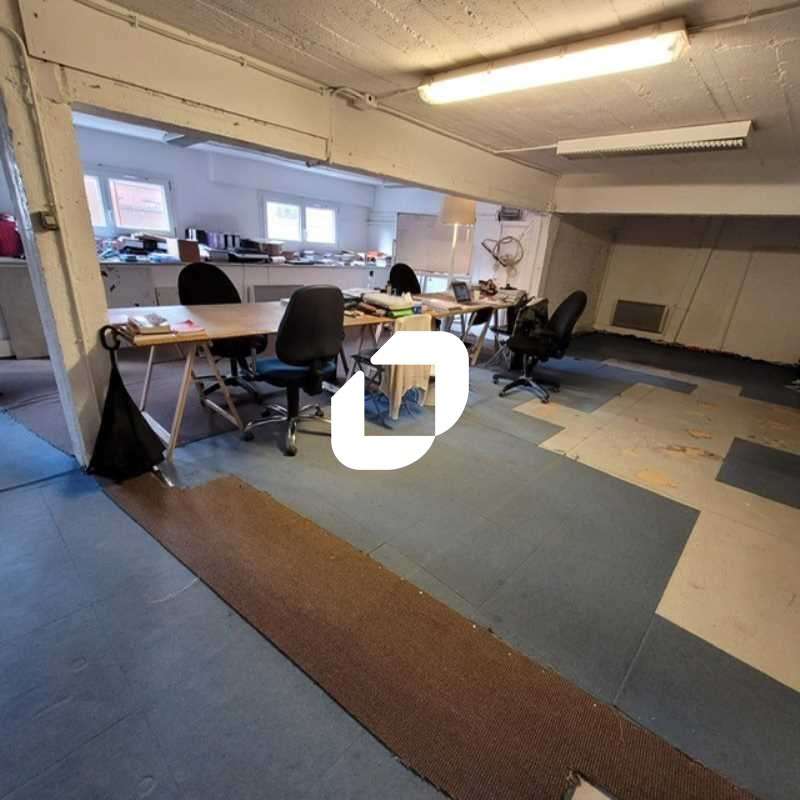  vous propose une surface d'activité situé