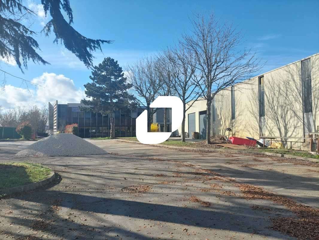 A louer Bureaux 3000m² Plaisir