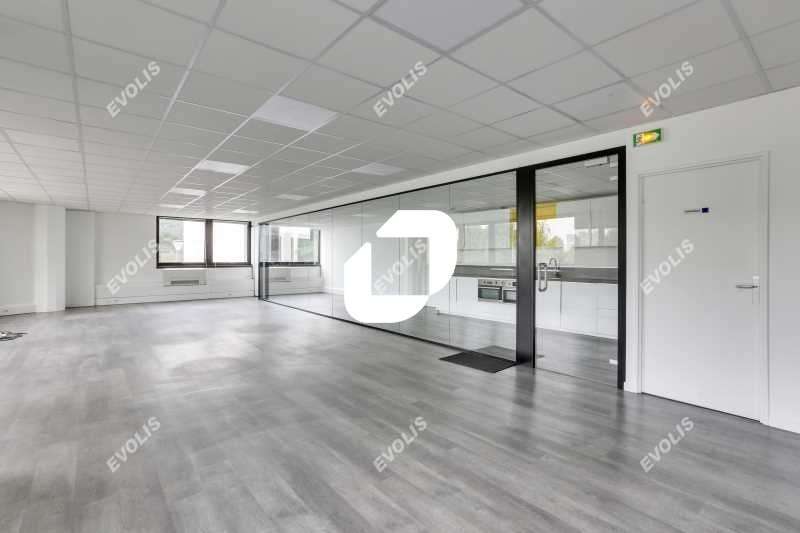 A louer Bureaux 873m² Lognes