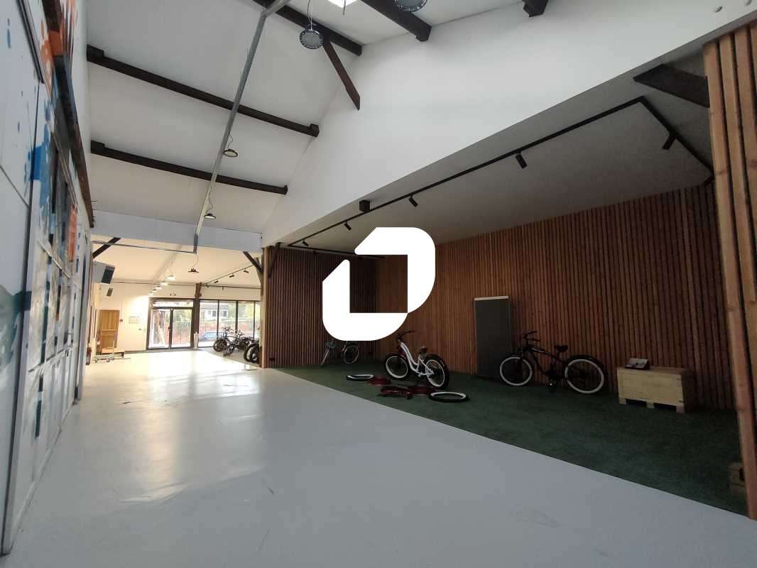 A louer Local d'activité 672m² Versailles