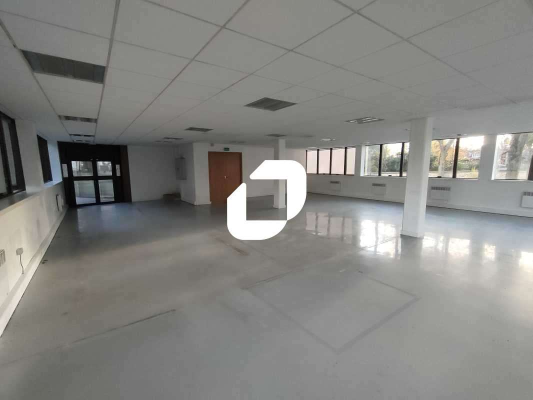 A louer Bureaux 706m² Jouy en josas