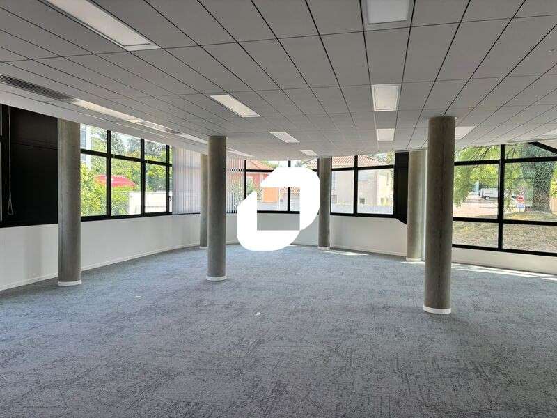A louer Bureaux 243m² Champagne au mont d'or