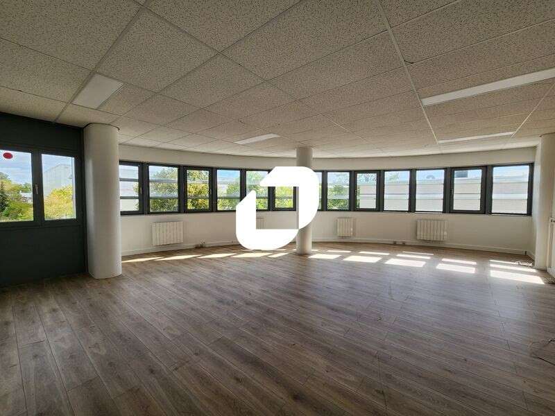 A louer Bureaux 743m² Poissy