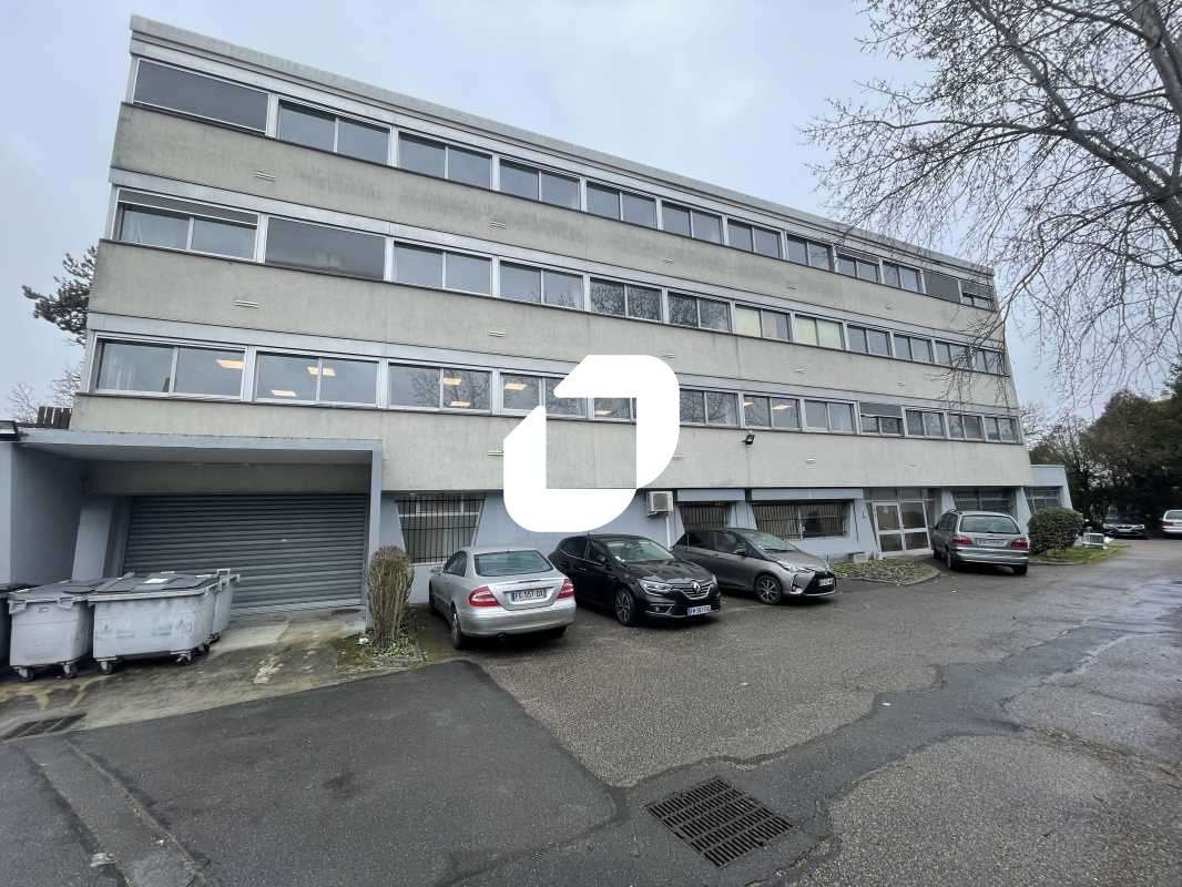 A louer Bureaux 1345m² Igny