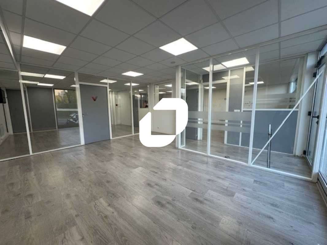 A louer Bureaux 105m² Maule