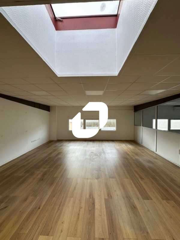 A louer Bureaux 125m² Morainvilliers