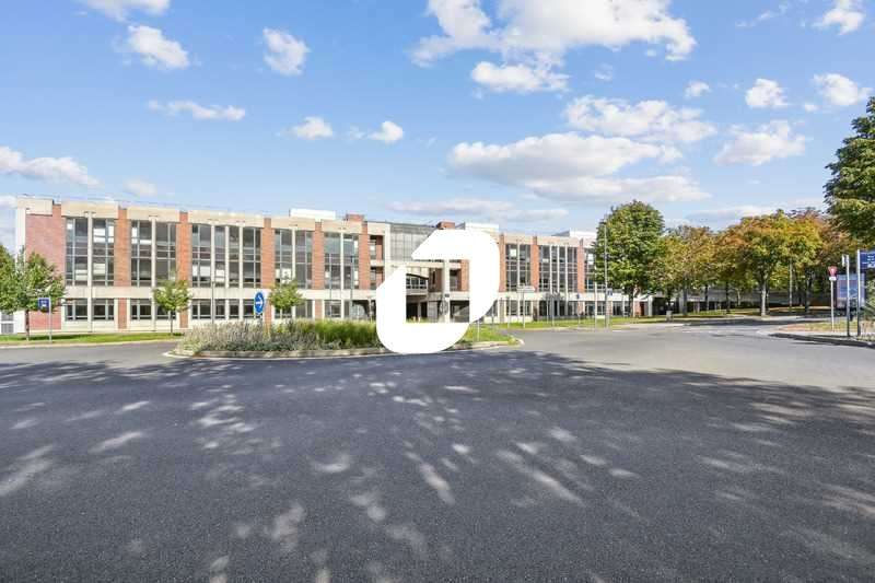 A louer Bureaux 8000m² Evry courcouronnes