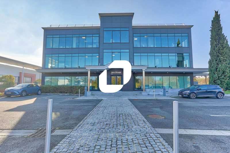 A louer Bureaux 1214m² Fleury merogis