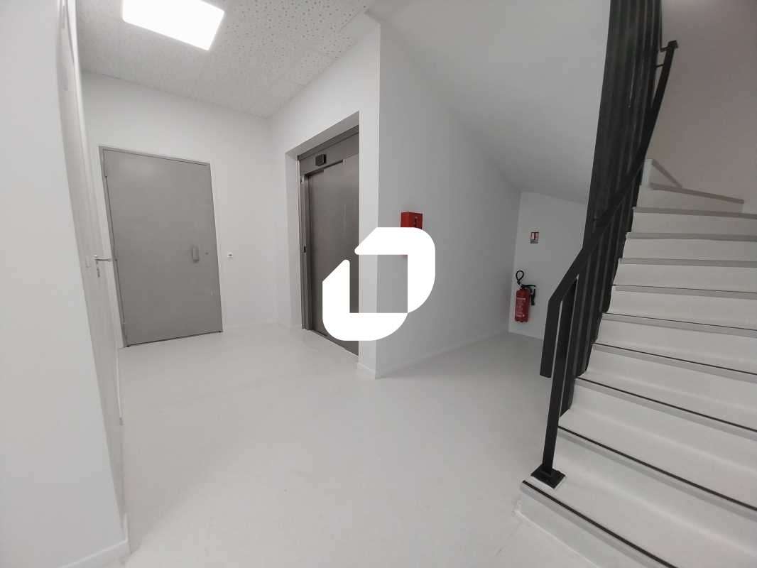 A louer Bureaux 401m² Maurepas