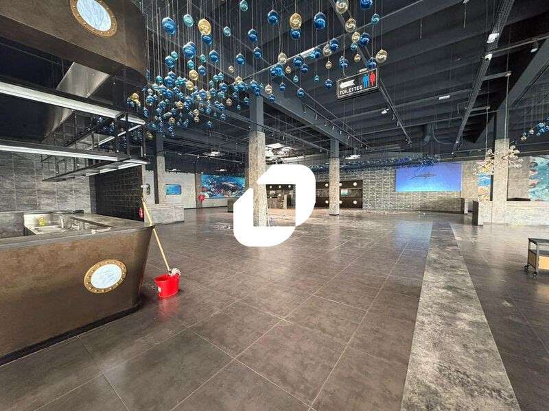 A louer Local commercial 1444m² Les mureaux