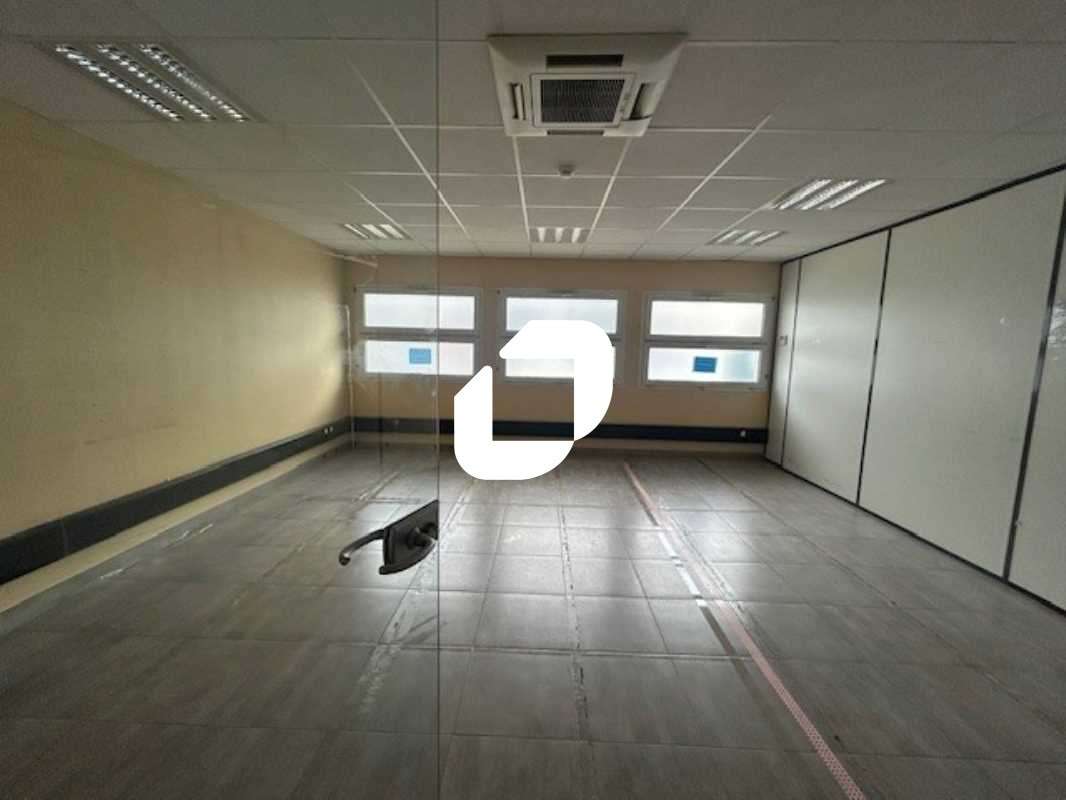 A louer Bureaux 640m² Cergy