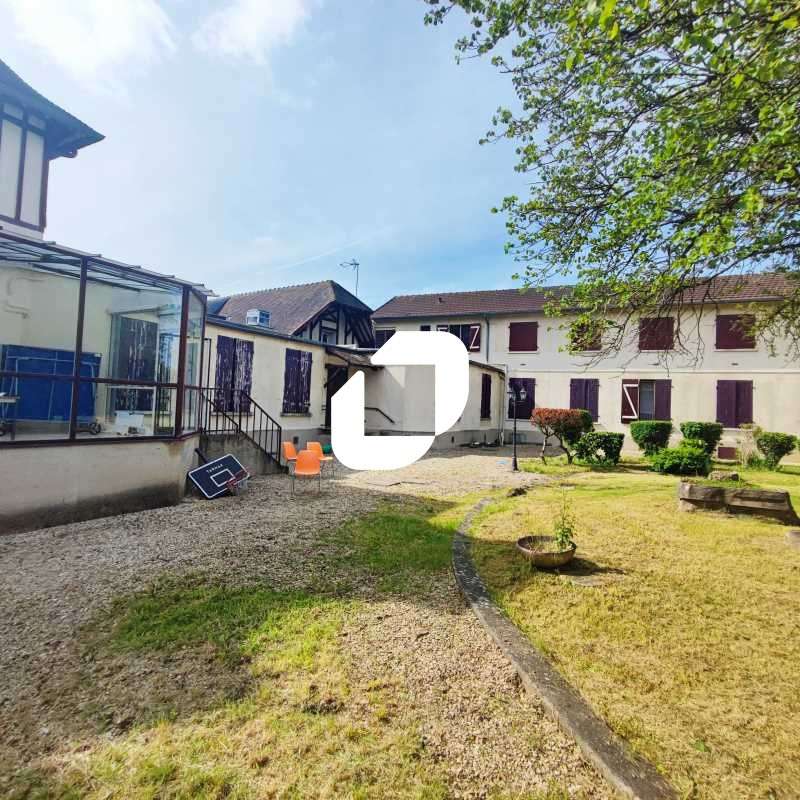 A louer Bureaux 1030m² Mandres les roses