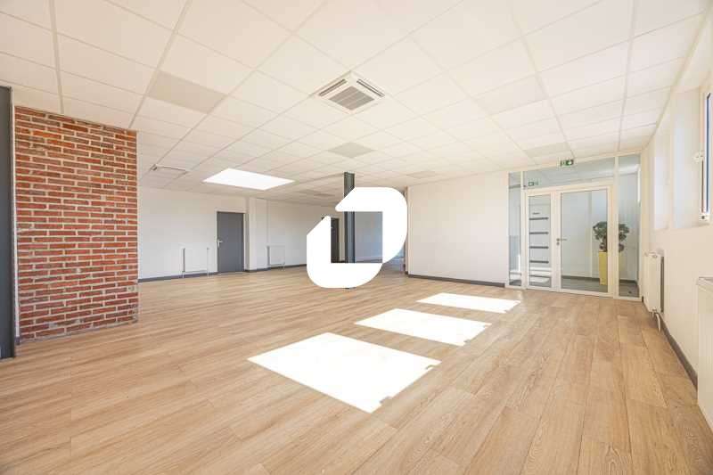 Vente Bureaux 305m² Vaux le penil