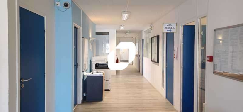 A louer Bureaux 800m² Aubergenville