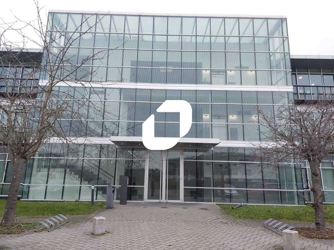 A louer Bureaux 396m² Voisins le bretonneux