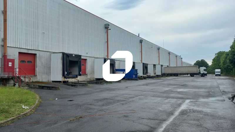 Dans une belle zone industrielle du Nord Ouest IDF
