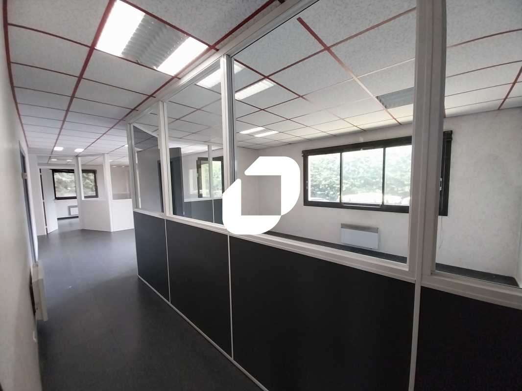 A louer Bureaux 600m² Boissy l'aillerie