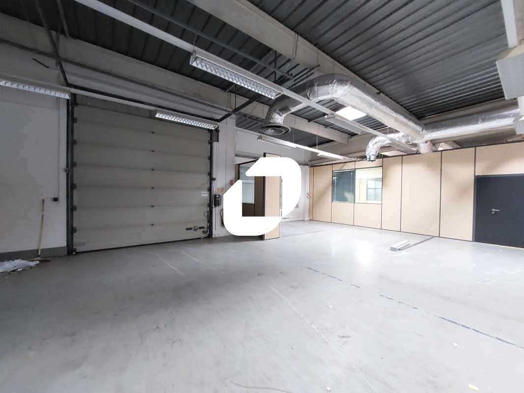 A louer Bureaux 1187m² Trappes