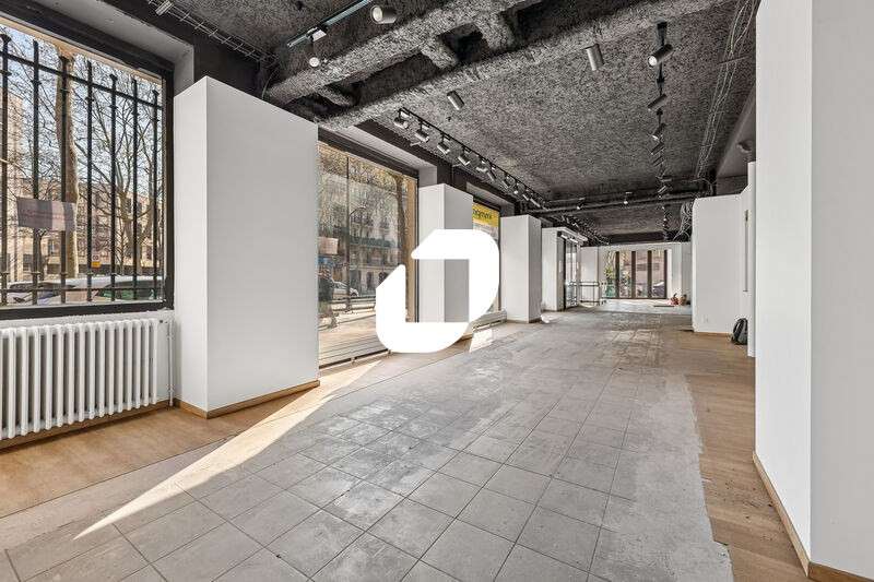 A louer Local commercial 182m² Paris