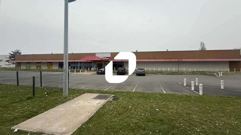 A louer Local commercial 3300m² Vert saint denis