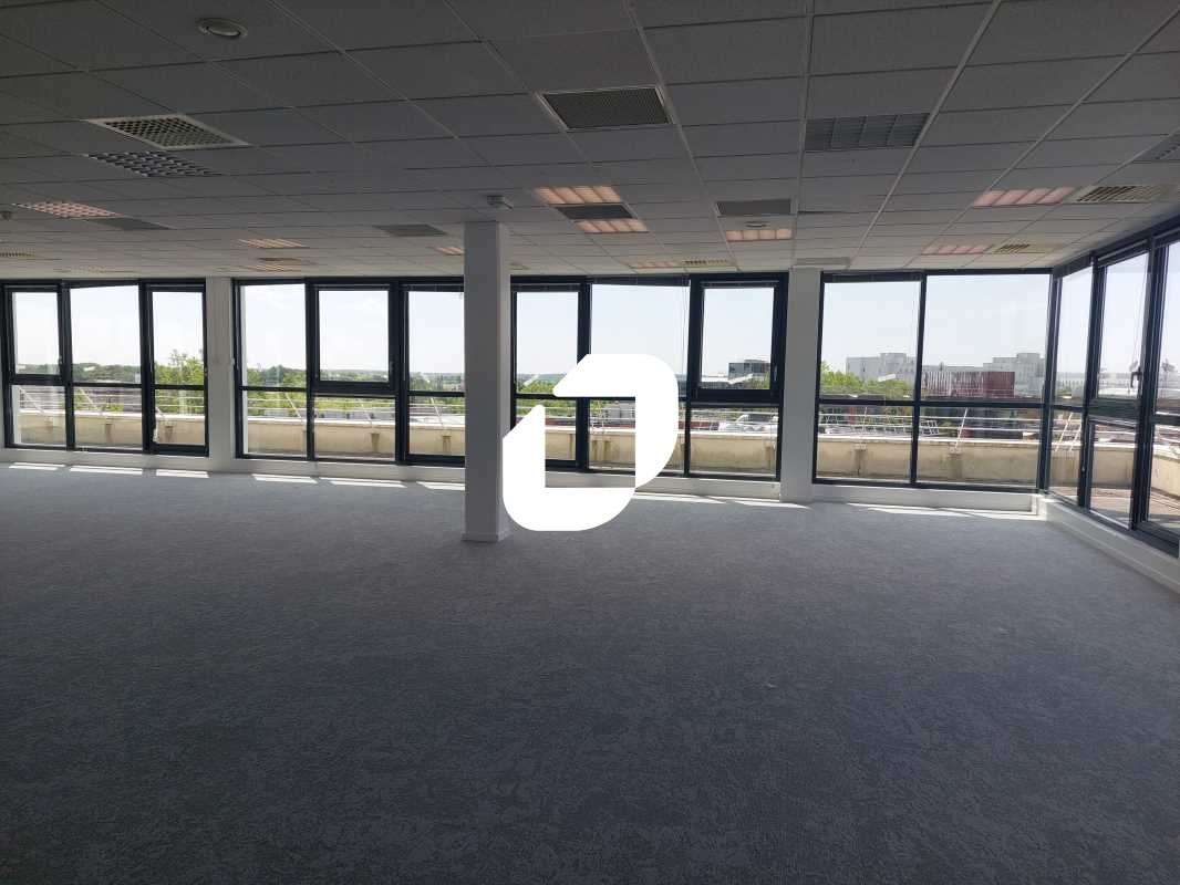 A louer Bureaux 1836m² Guyancourt