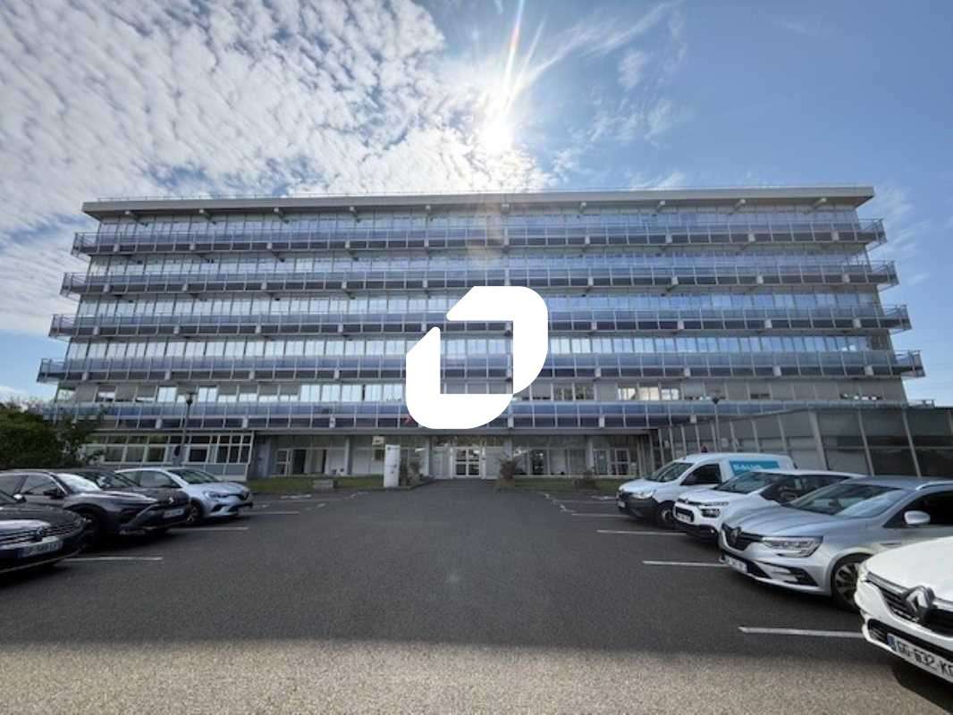 A louer Bureaux 5066m² Osny