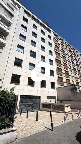 A louer Bureaux 697m² Paris