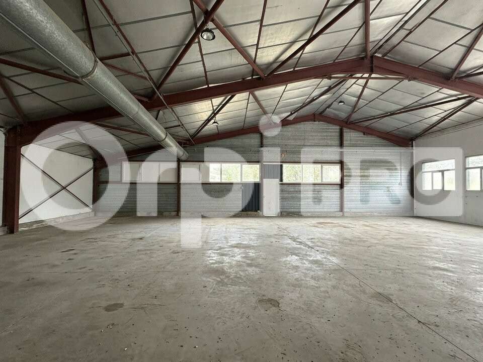 A louer entrepôt stockage 180m² à Mées (40)