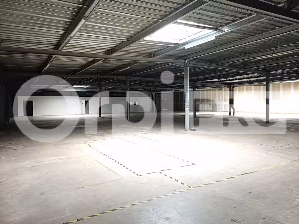 Local d'activité 1200m² à louer à Bordeaux