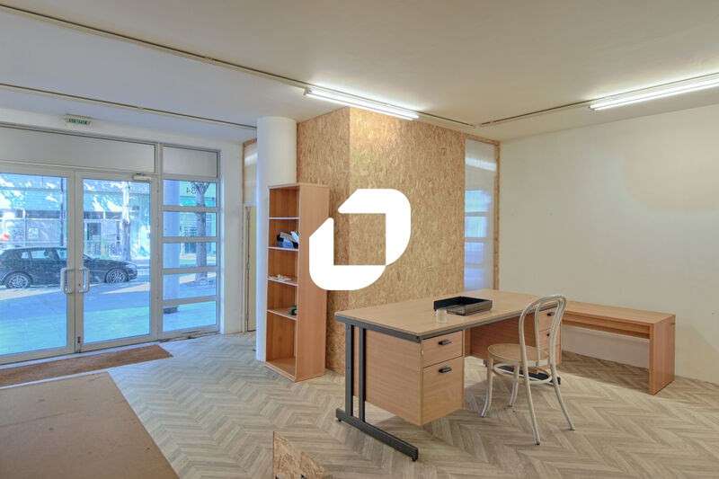 A louer Bureaux 84m² Paris