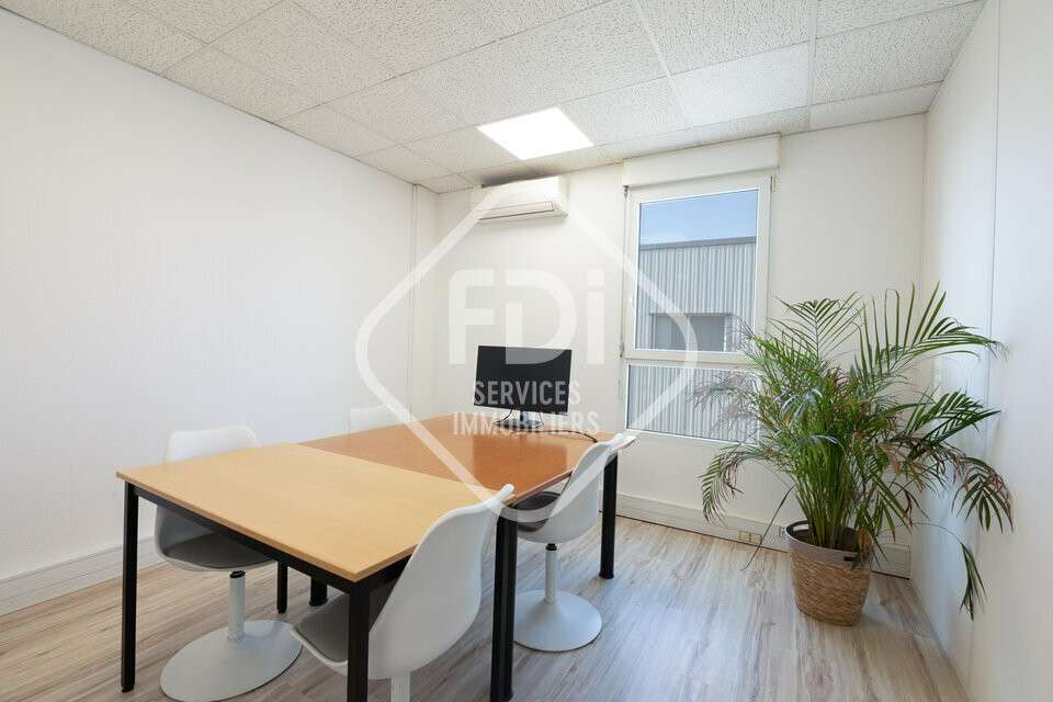 Bureaux de 57m² à louer en R+1 à Mauguio