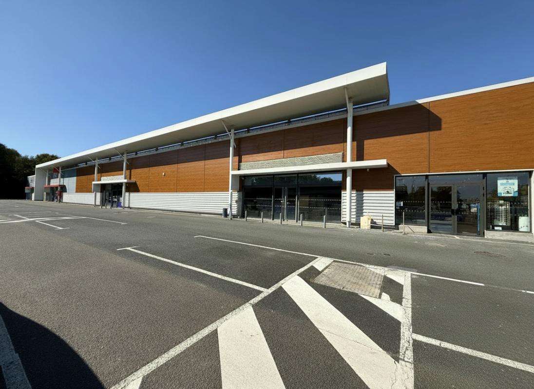 A louer local commercial de 870m² à Chantonnay