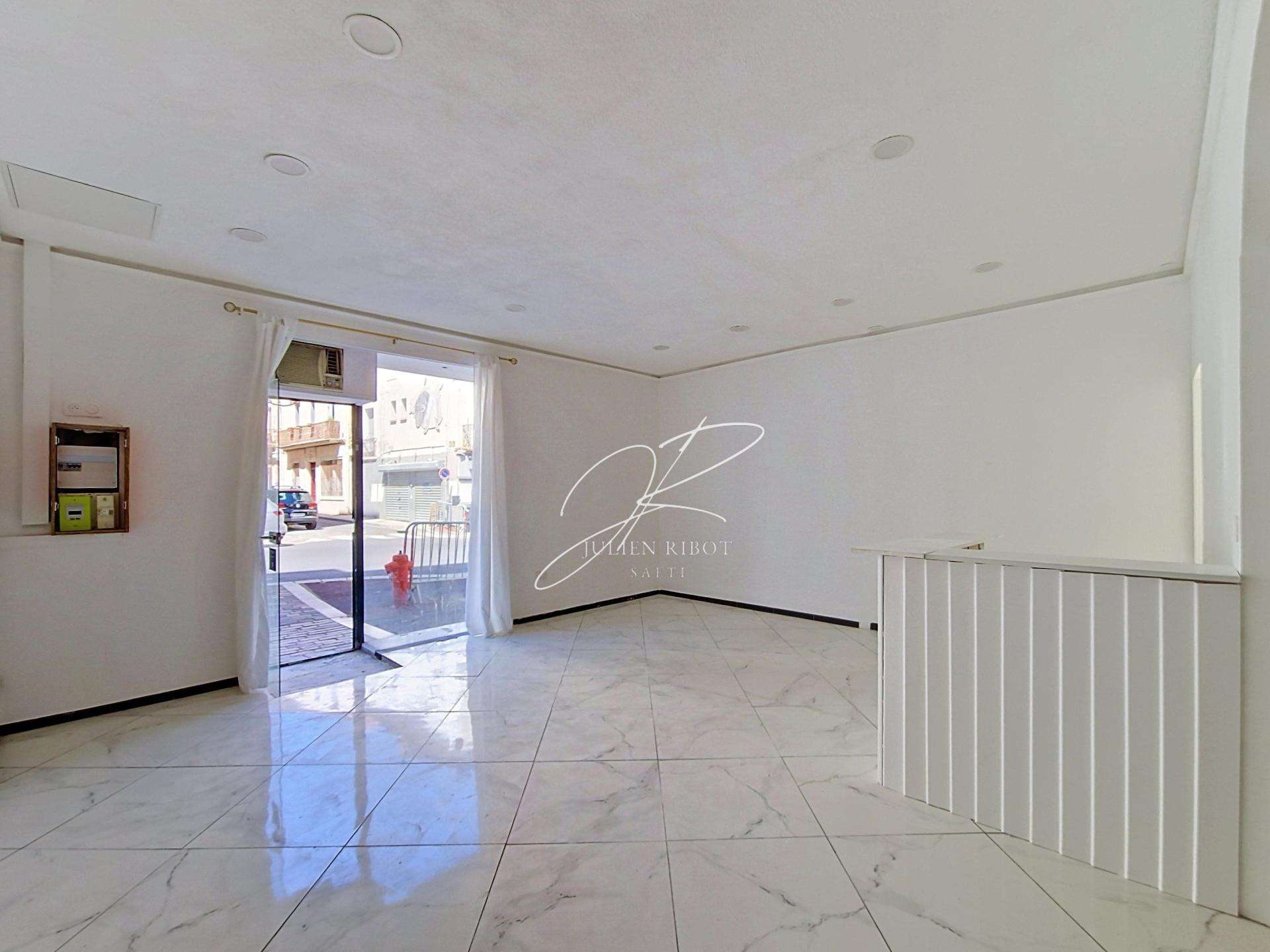 Vente local commercial 74m² à Béziers Saint-Saëns