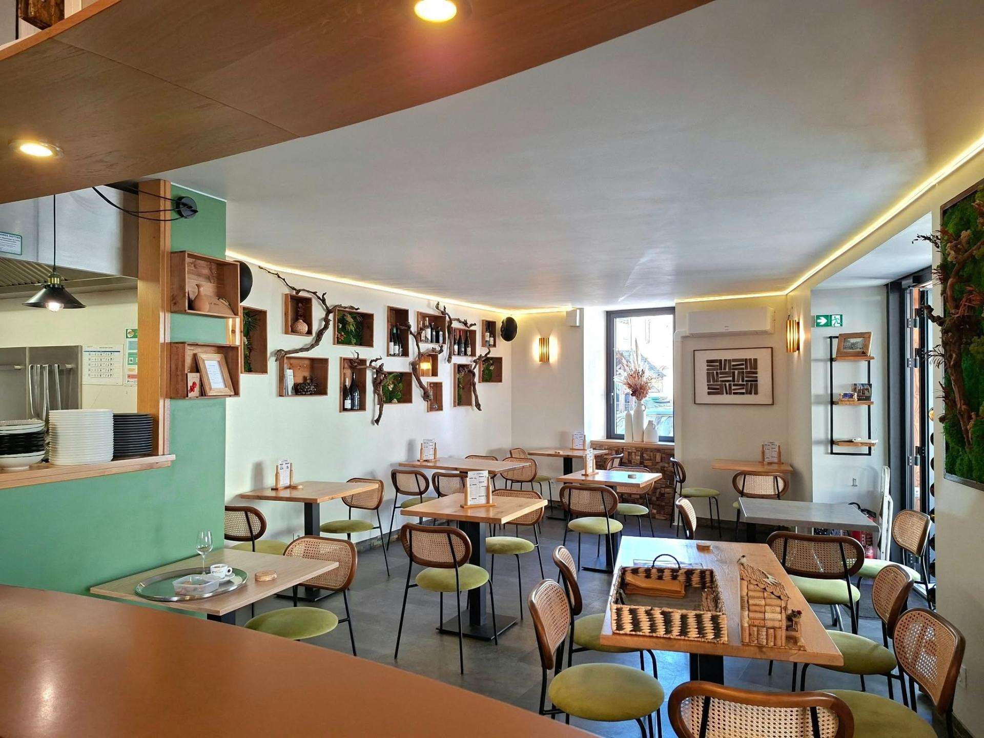 AV restaurant caviste en centre-bourg de Rignac