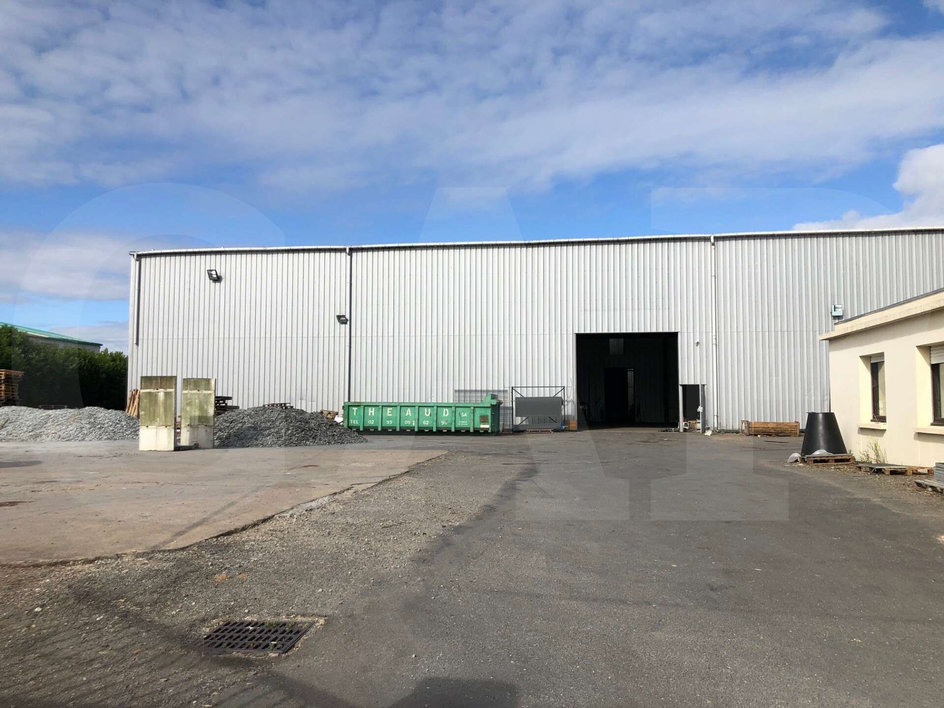 Location bâtiment d'activités 1411m² Rennes Ouest