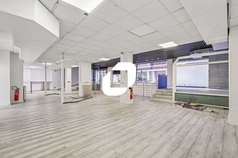 A louer Local commercial 807m² Paris