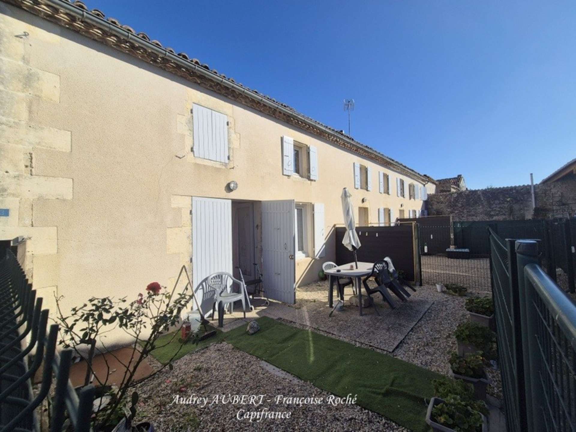 Immeuble de rapport à vendre à Saint Denis du Pin