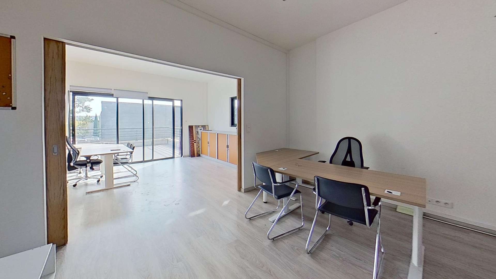 A louer bureau contemporain 42m² à Boé