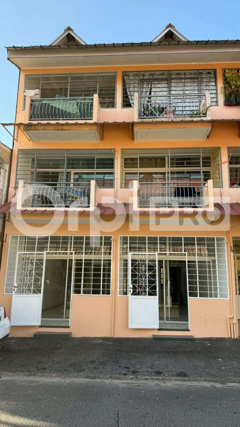 A louer local commercial de 33m² en RDC à Cayenne
