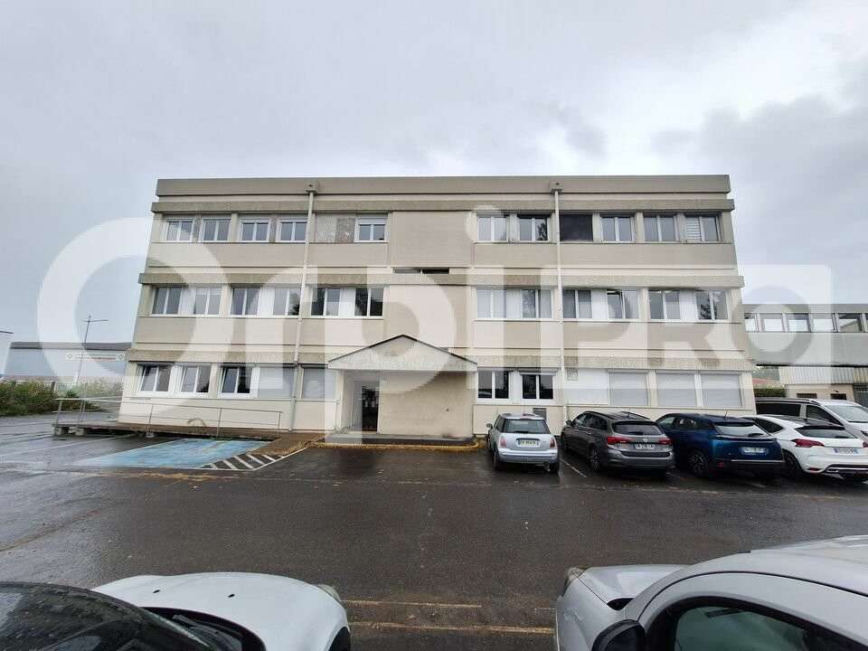 A louer local bureaux 111m² en za Nogent sur Oise