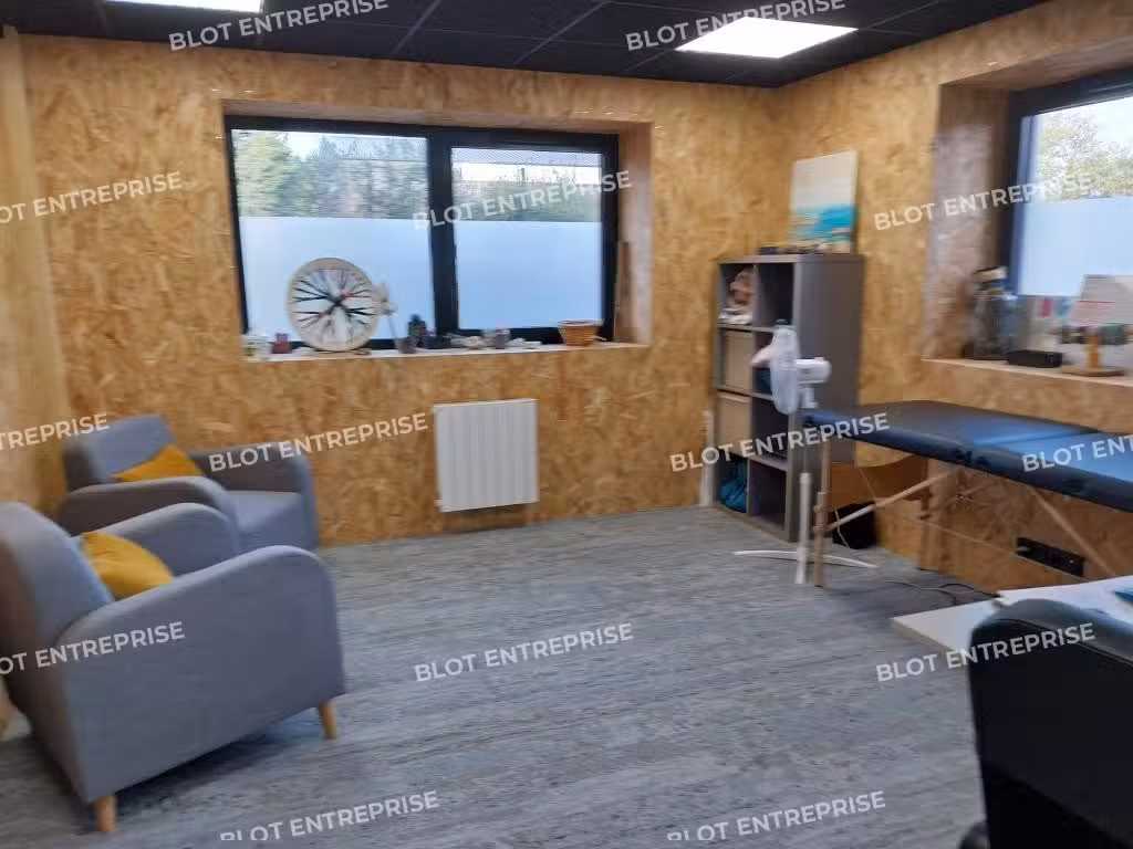 A louer bureau indépendant de 18m² en RDC à Taden