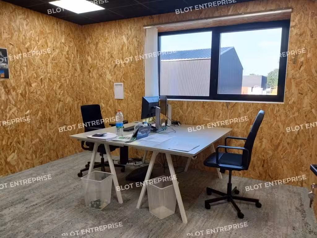 Loue bureau indépendant 18m² au 1er étage à Taden