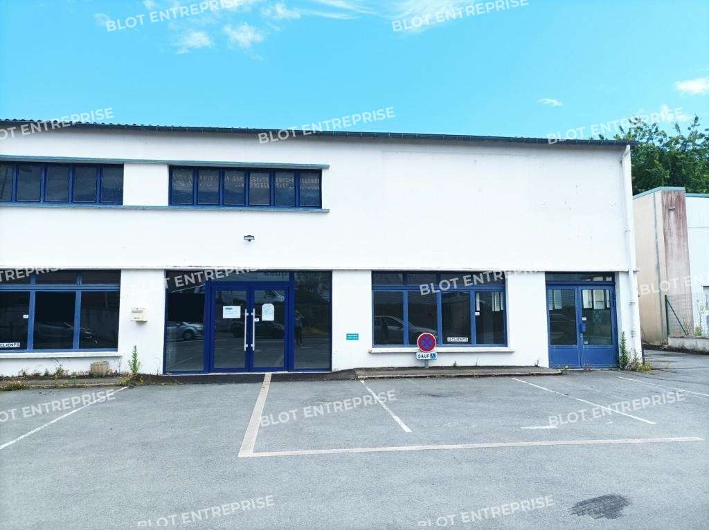 A louer locaux commerciaux 300m² en ZA à Quevert
