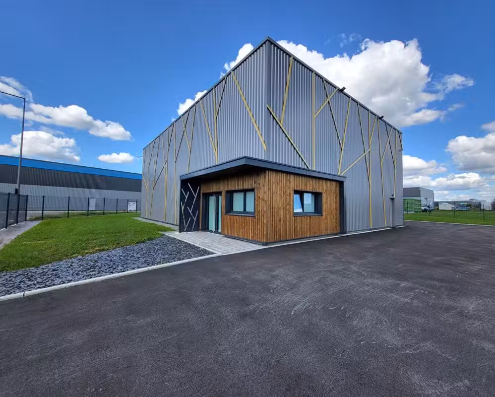 Bâtiment 300m² façade de rocade à Sablé sur Sarthe