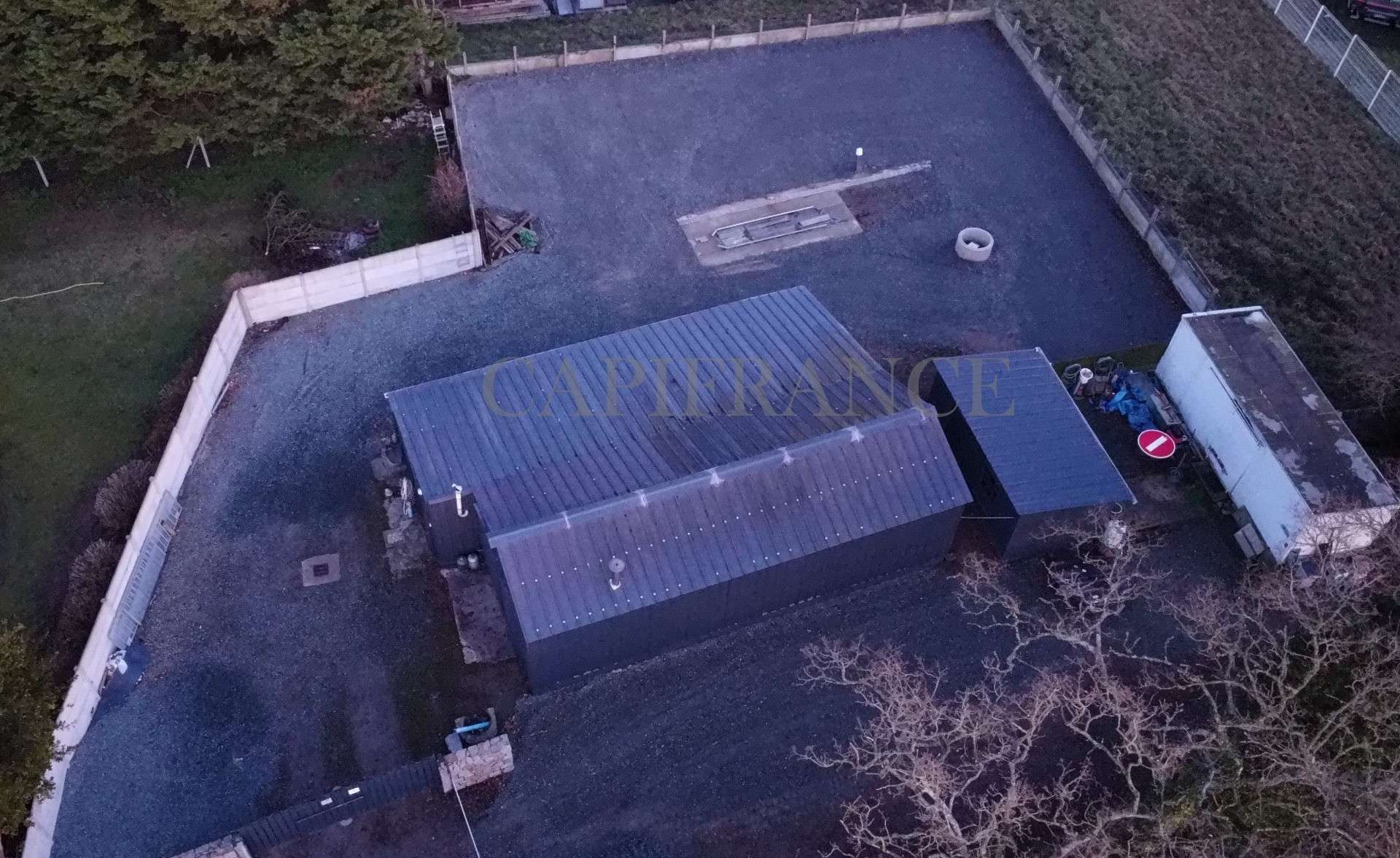 Local artisanal 140m² sur 700m² accès RN à Plouisy