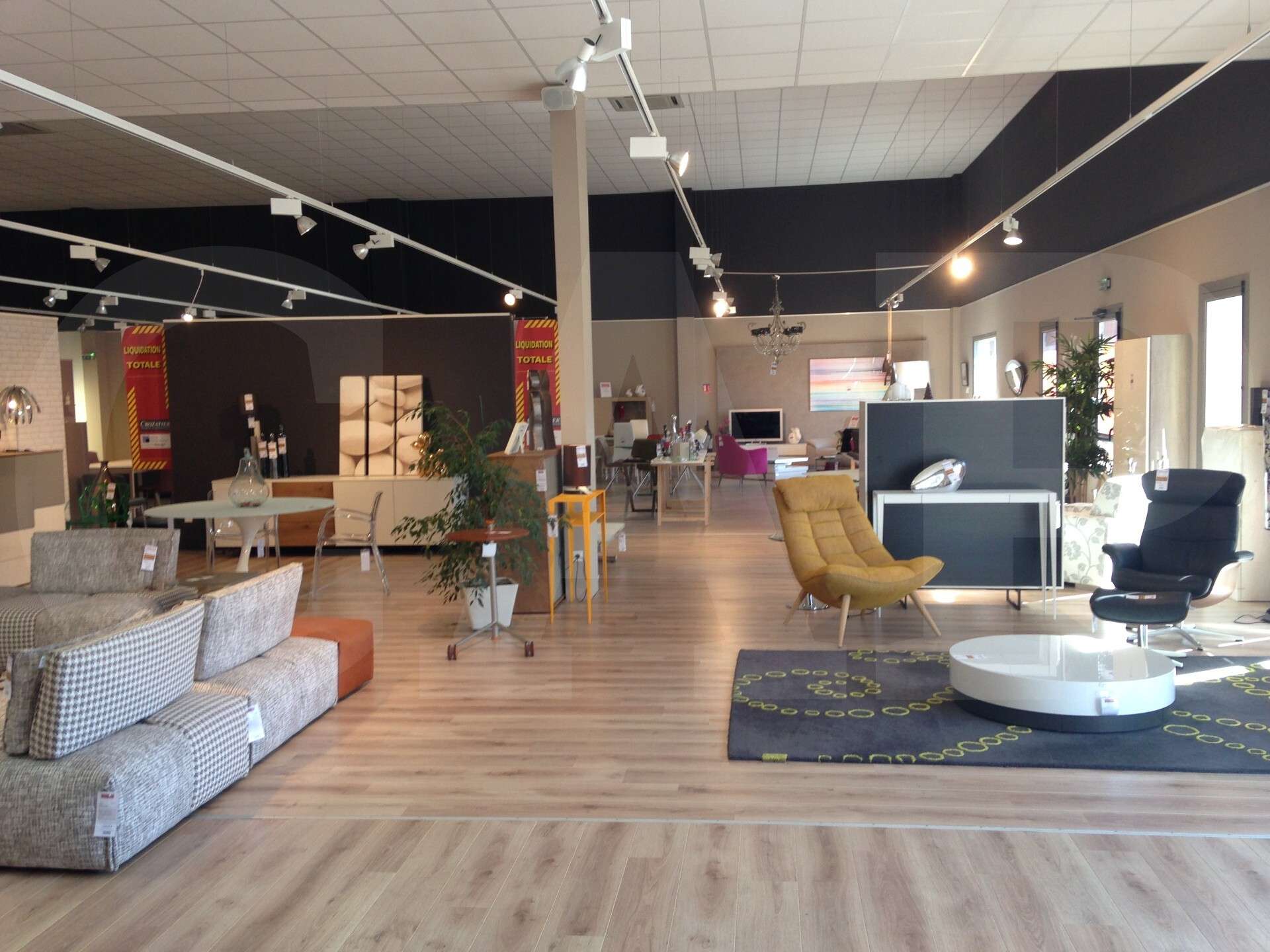 A louer local commercial 821m² à Vannes Ouest