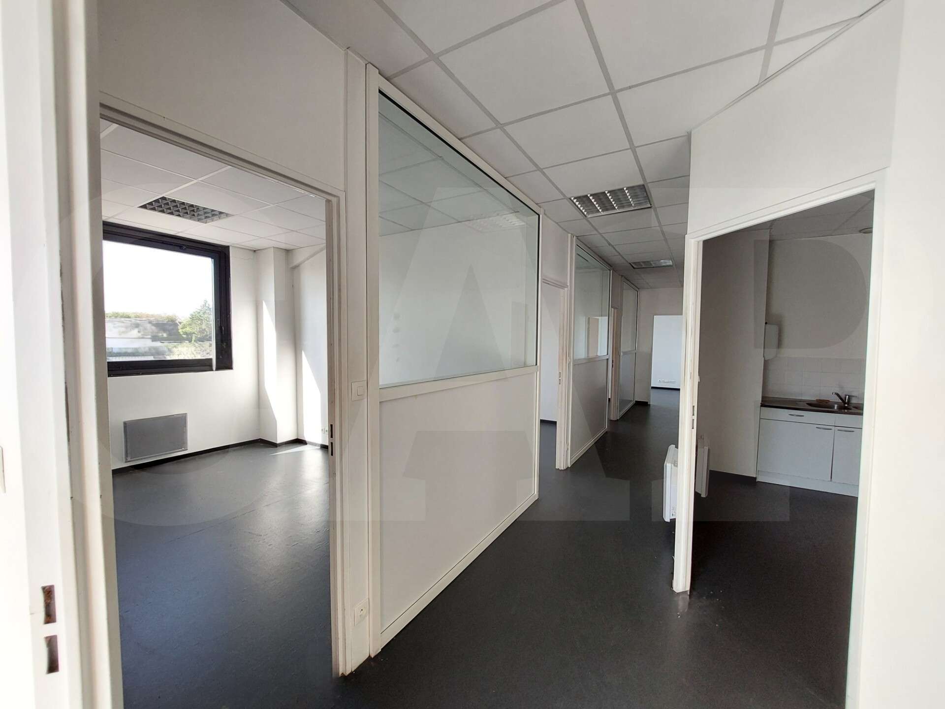 A louer bureaux 184m² à Theix-Noyalo