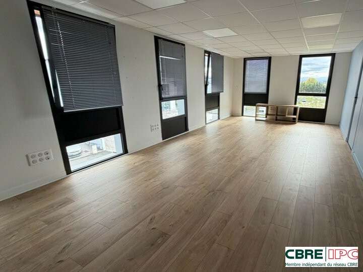 Location bureaux 54m² avec stationnement à Bidart
